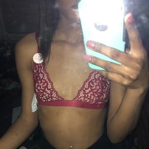 BRAND NEW BURGUNDY LACE BRALETTE ❤️